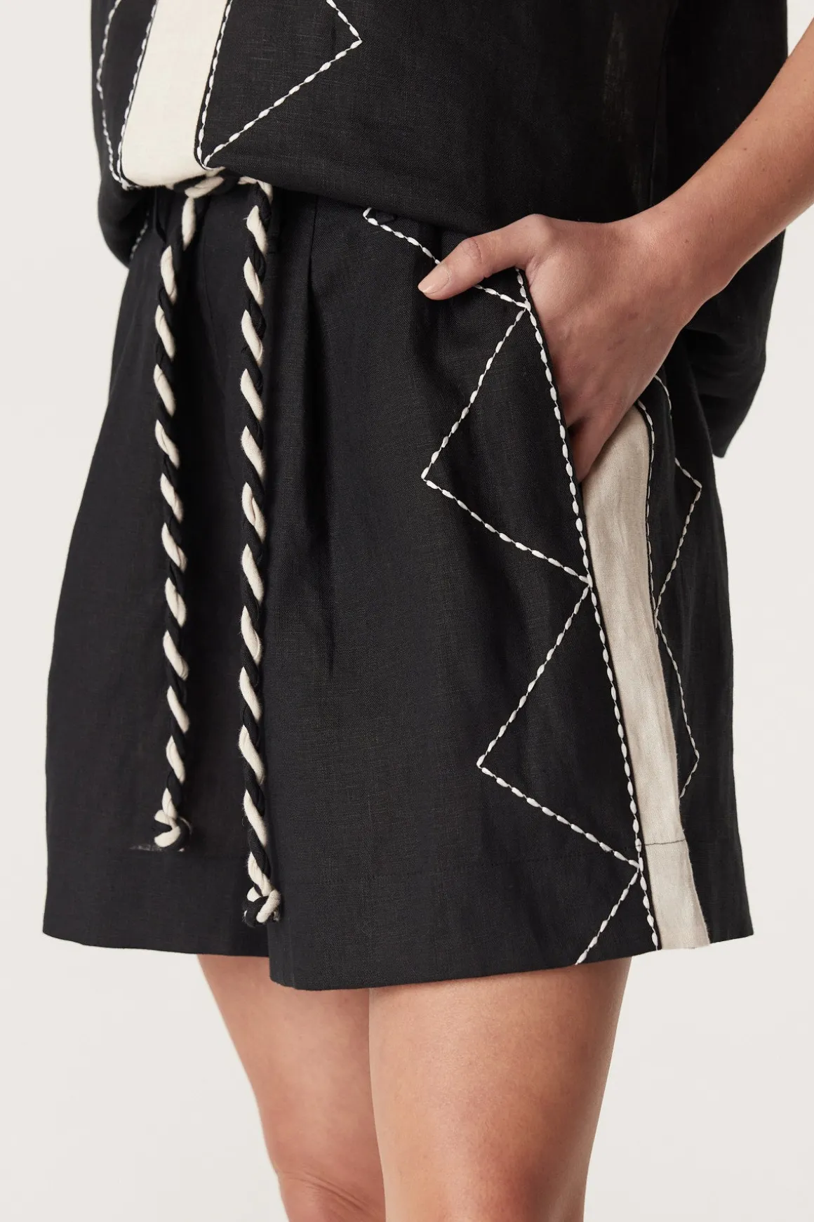 Ally Embroidered Short - Black