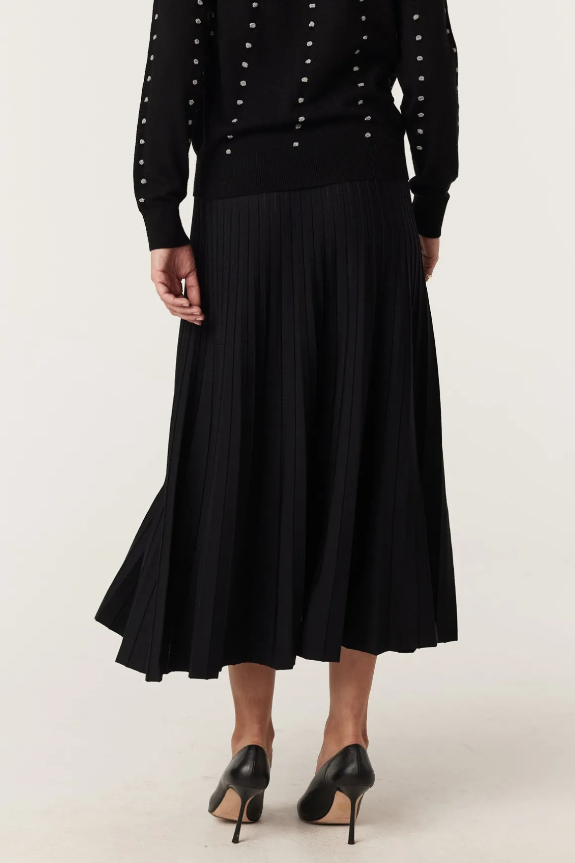 Crepe Pleat Skirt - Black