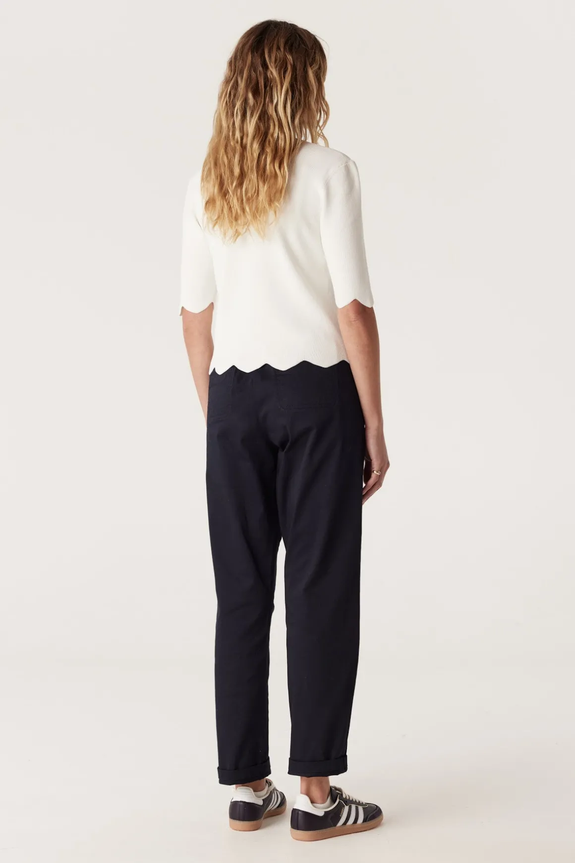 Crepe Scallop Top - White